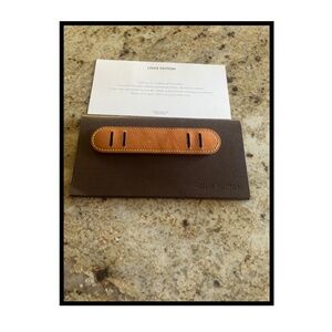 LOUIS VUITTON AUTHENTIC SHOULDER PAD STRAP  PARIS MADE IN FRANCE